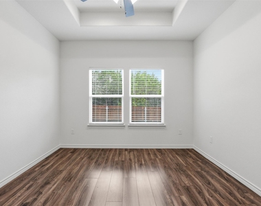 5718 Barkridge Drive - Photo Thumbnail 9