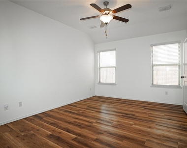 3017 Cassinia Parkway - Photo Thumbnail 10
