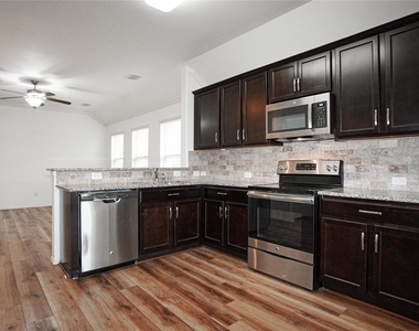3017 Cassinia Parkway - Photo Thumbnail 5