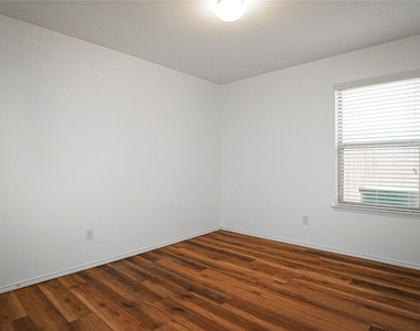 3017 Cassinia Parkway - Photo Thumbnail 16