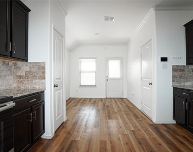3017 Cassinia Parkway - Photo Thumbnail 6