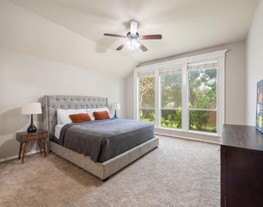 4736 Emerald Trace Way - Photo Thumbnail 11