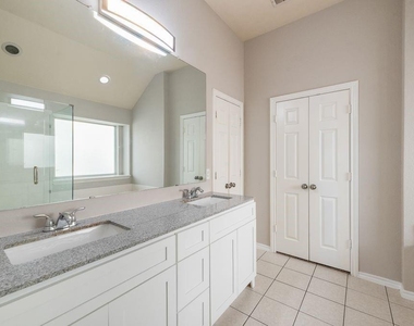 4736 Emerald Trace Way - Photo Thumbnail 12