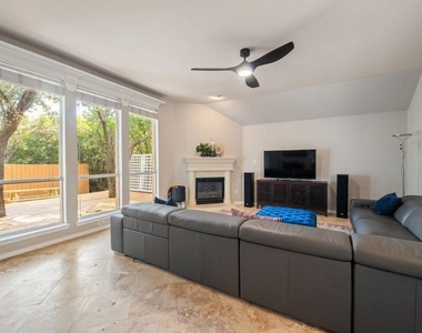 4736 Emerald Trace Way - Photo Thumbnail 9