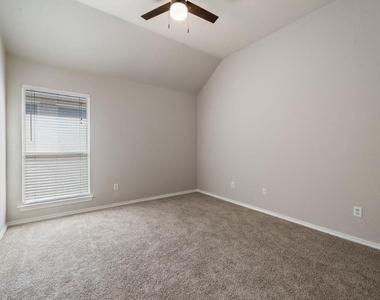4736 Emerald Trace Way - Photo Thumbnail 15