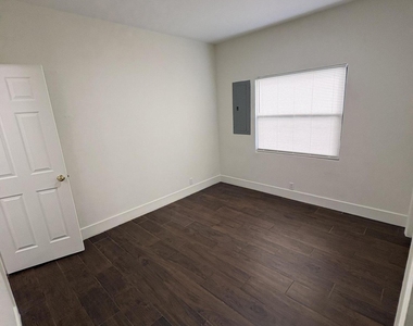 445 Maddock Street - Photo Thumbnail 3