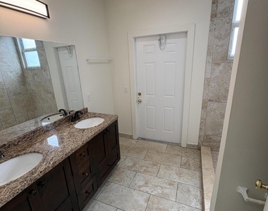 445 Maddock Street - Photo Thumbnail 6