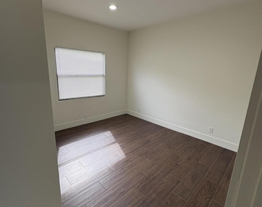 445 Maddock Street - Photo Thumbnail 7