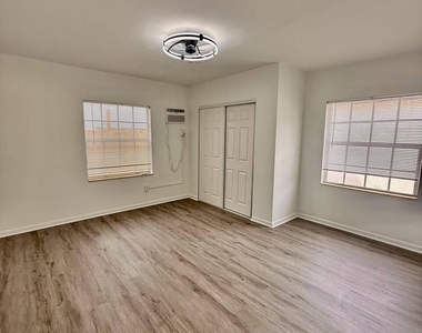 1121 Ne 2nd Street - Photo Thumbnail 2