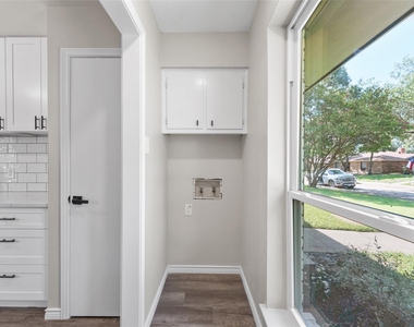 1441 Evergreen Drive - Photo Thumbnail 7