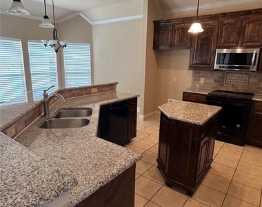 433 Chisholm Trail - Photo Thumbnail 4