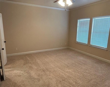 433 Chisholm Trail - Photo Thumbnail 9