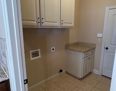 433 Chisholm Trail - Photo Thumbnail 14