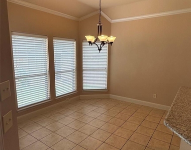 433 Chisholm Trail - Photo Thumbnail 7