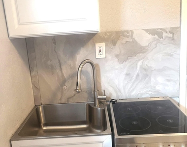 6765 Rose Drive - Photo Thumbnail 5
