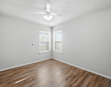 6421 Fairview Drive - Photo Thumbnail 10