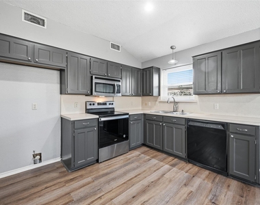 6421 Fairview Drive - Photo Thumbnail 7