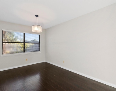 1129 Lombardy Drive - Photo Thumbnail 3