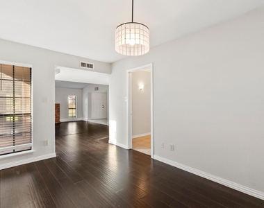 1129 Lombardy Drive - Photo Thumbnail 4