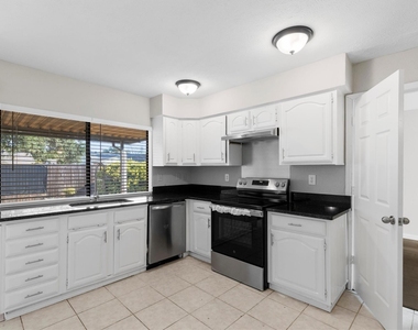 1129 Lombardy Drive - Photo Thumbnail 5