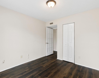 1129 Lombardy Drive - Photo Thumbnail 8