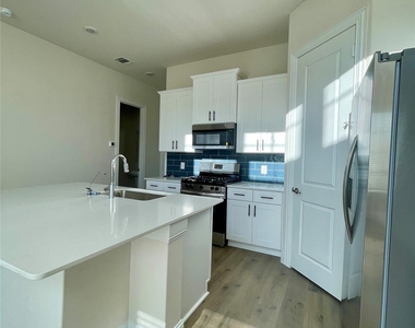 8909 Shoppers Lane - Photo Thumbnail 5