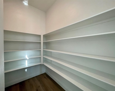 8909 Shoppers Lane - Photo Thumbnail 6