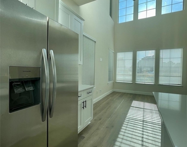 8909 Shoppers Lane - Photo Thumbnail 2