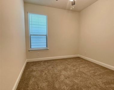 8909 Shoppers Lane - Photo Thumbnail 15