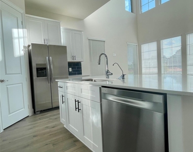 8909 Shoppers Lane - Photo Thumbnail 4