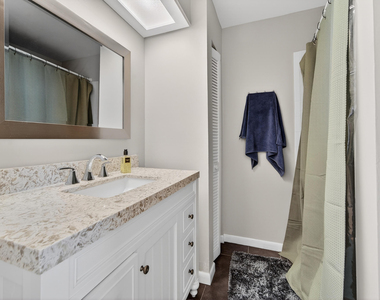141 E Riverside Drive - Photo Thumbnail 20
