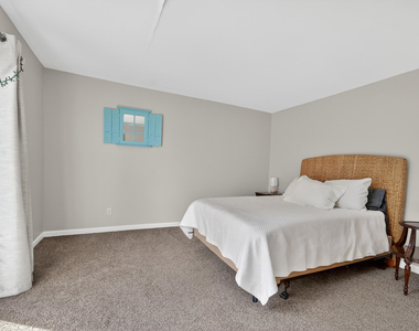141 E Riverside Drive - Photo Thumbnail 14