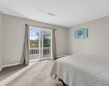141 E Riverside Drive - Photo Thumbnail 15