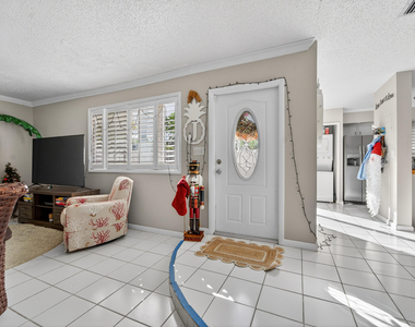 141 E Riverside Drive - Photo Thumbnail 12