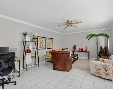 141 E Riverside Drive - Photo Thumbnail 2