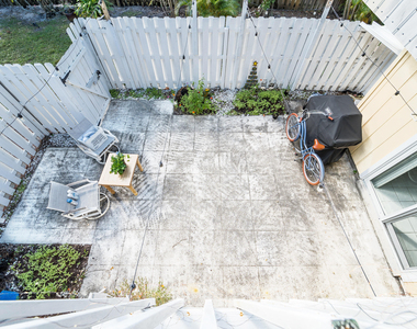 141 E Riverside Drive - Photo Thumbnail 29