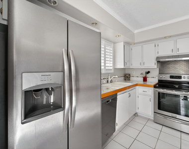 141 E Riverside Drive - Photo Thumbnail 8