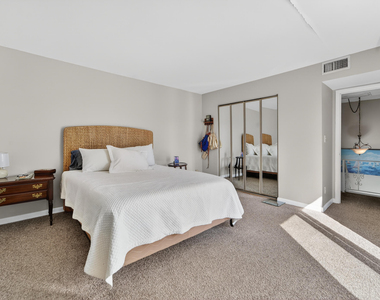 141 E Riverside Drive - Photo Thumbnail 16