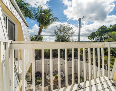 141 E Riverside Drive - Photo Thumbnail 27