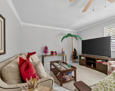 141 E Riverside Drive - Photo Thumbnail 3