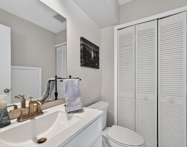 141 E Riverside Drive - Photo Thumbnail 10