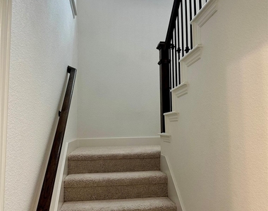 1212 Rosebay Drive - Photo Thumbnail 17