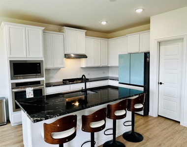 1212 Rosebay Drive - Photo Thumbnail 2
