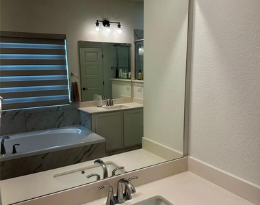 1212 Rosebay Drive - Photo Thumbnail 13