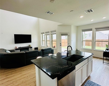 1212 Rosebay Drive - Photo Thumbnail 6