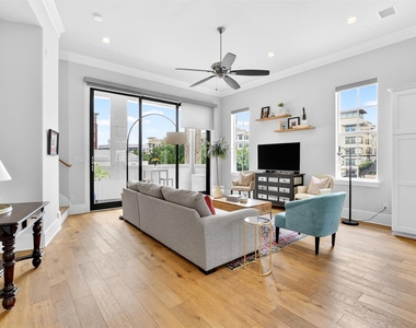 610 Dalton Lane - Photo Thumbnail 8