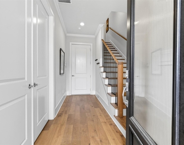 610 Dalton Lane - Photo Thumbnail 18
