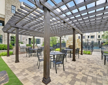 610 Dalton Lane - Photo Thumbnail 24