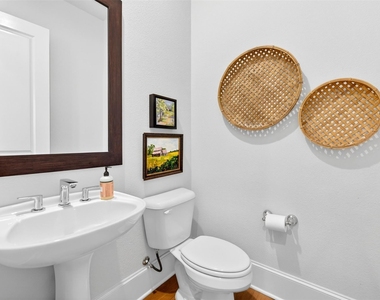 610 Dalton Lane - Photo Thumbnail 9