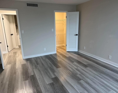 6 Royal Palm Way - Photo Thumbnail 9